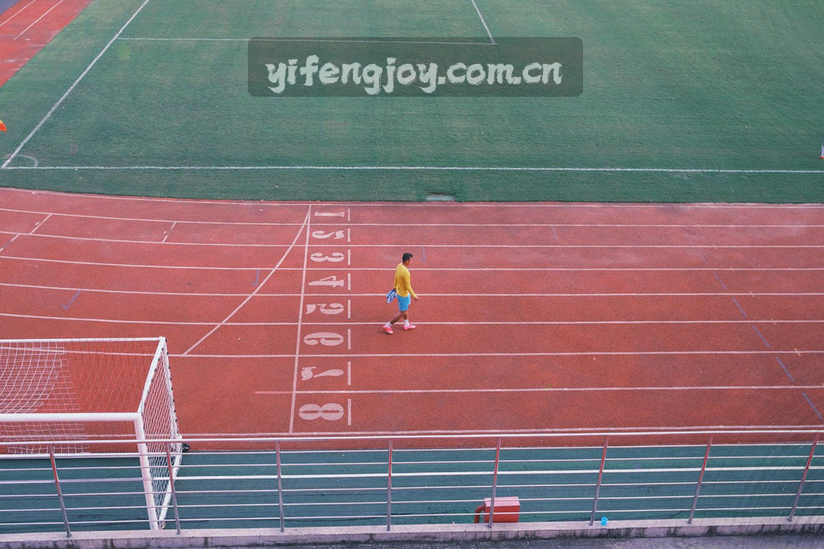 中心枢纽向多个节点辐射的抽象连接图，青与金色线条表示内容接入关系
